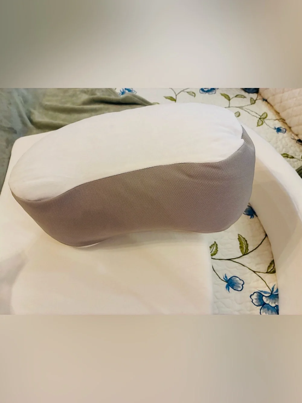 MedCline Shoulder Relief System for Side Sleepers who Suffer with Shoulder Pain